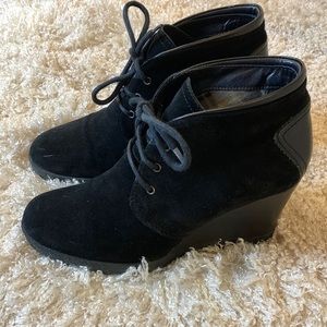 Aquatalia By Marvin K. Cassie Suede Laceup Wedge Bootie Black8/38